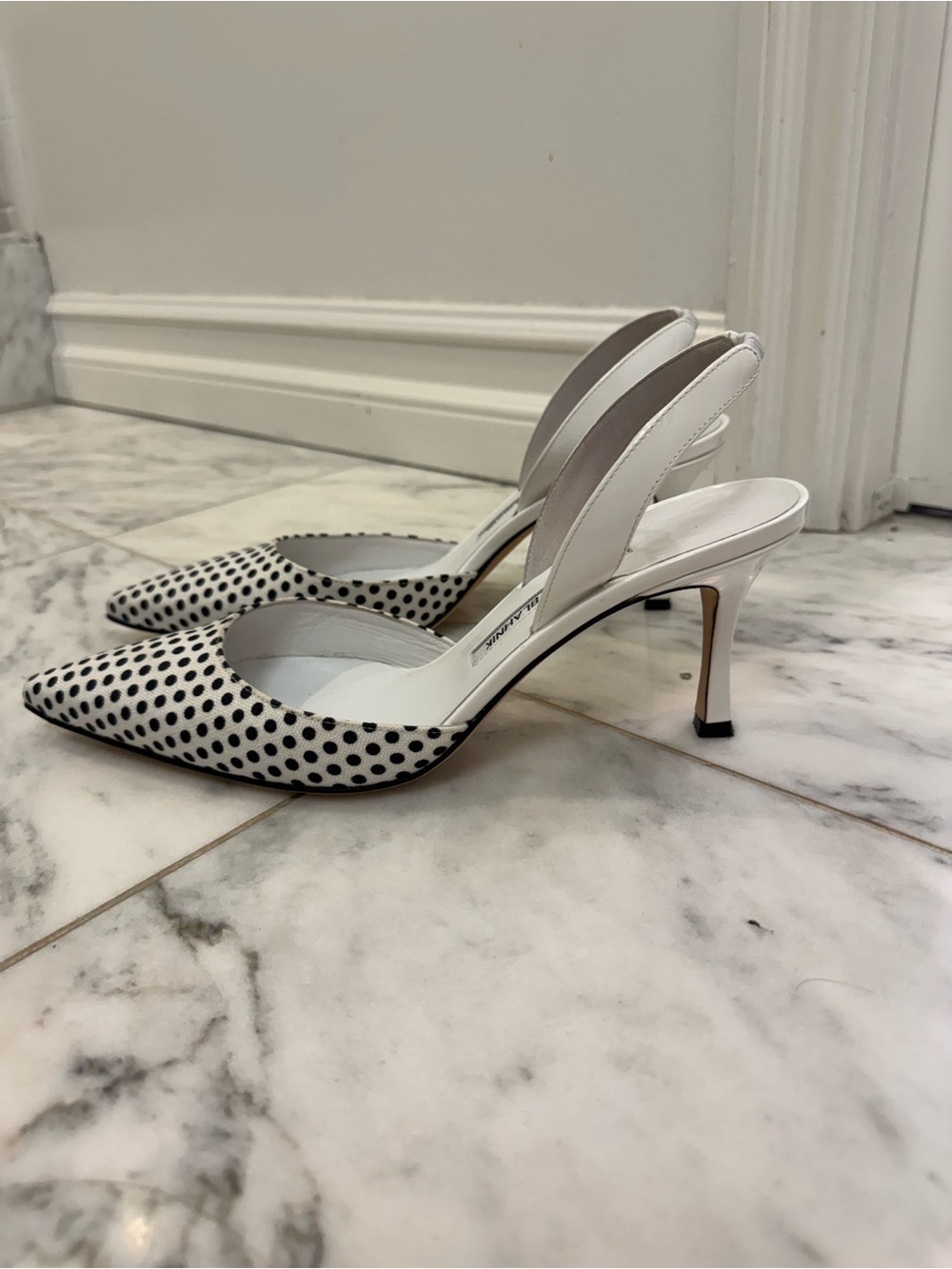 RARE Manolo Blahnik White and Black Polka Dot Slingback Pumps - Picture 2 of 3